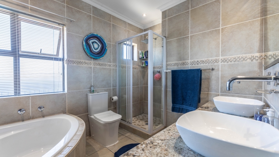 5 Bedroom Property for Sale in Parklands Western Cape